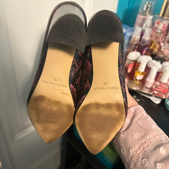 𝐌𝐚𝐫𝐜 𝐟𝐢𝐬𝐡𝐞𝐫 𝐬𝐧𝐚𝐤𝐞𝐬𝐤𝐢𝐧 𝐡𝐞𝐞𝐥𝐬 - Picture 2 of 3